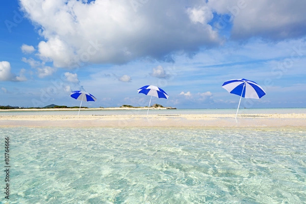 Fototapeta 美しい沖縄のビーチと夏空