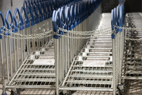 Obraz shopping cart lock chain