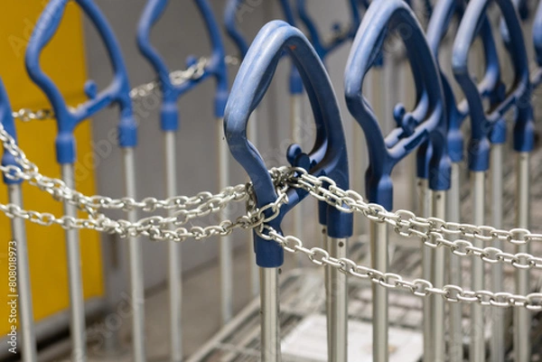 Obraz shopping cart lock chain