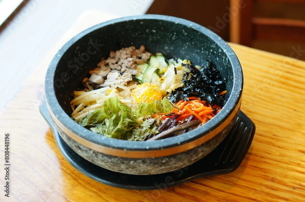Fototapeta 돌솥 비빔밥을 확대한 모습