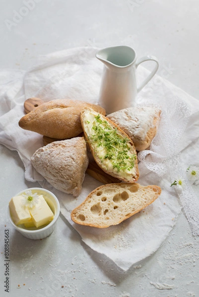 Obraz Brot mit Kräuterbutter