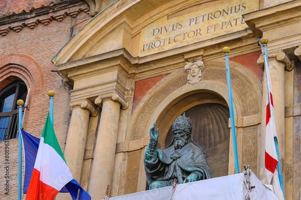 Fototapeta Pope Gregory XIII statue on facade of the Palazzo Comunale in Bo