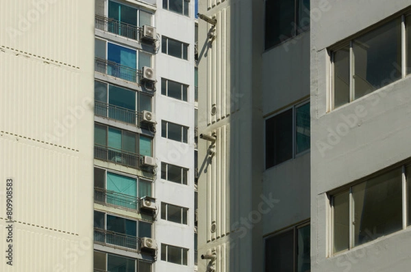 Fototapeta 답답한 느낌이 드는 혼잡한 아파트단지 클로즈업