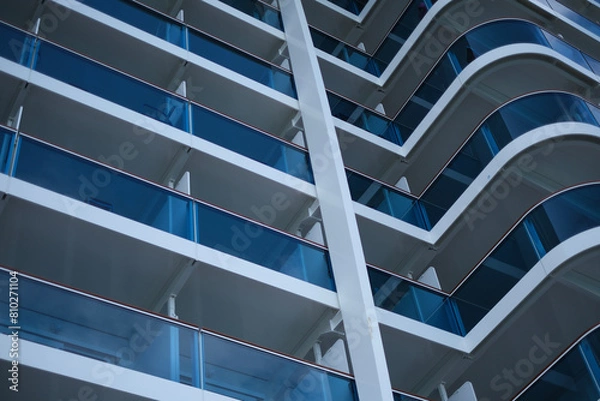 Fototapeta Appartamenti con balcone e vetrata