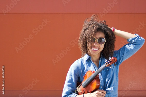 Obraz Smiling woman violinist with sunglasses and hand in hair