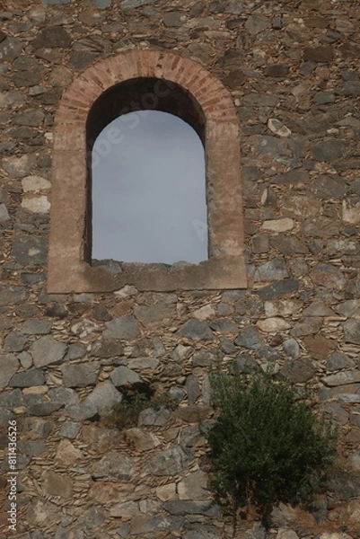 Fototapeta stone wall with window
