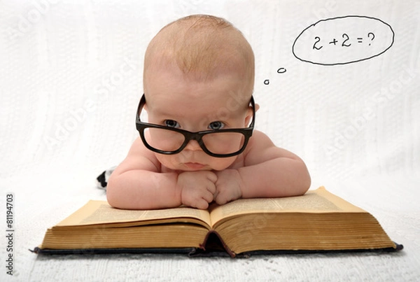 Fototapeta baby in glasses counting in mind
