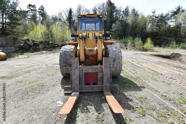 Fototapeta Ein Radlader im Steinbruch 