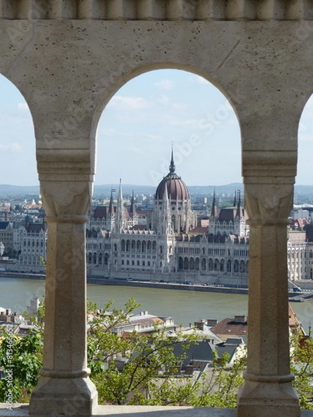 Obraz Parlement de Budapest sous arche