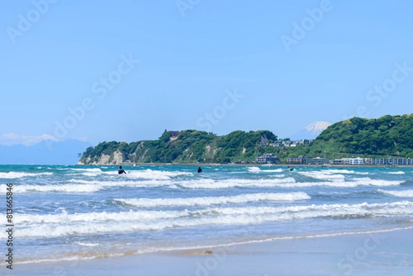 Fototapeta 青い海と青い空、鎌倉材木座海岸