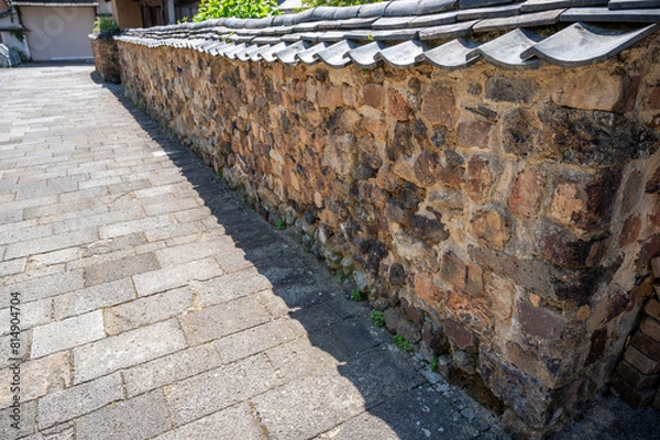 Obraz 日本の有田焼で有名な焼き物の街有田のトンバイ塀