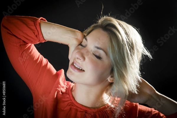 Fototapeta 喜ぶ若い女性