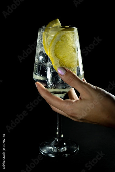 Obraz manos sosteniendo copa