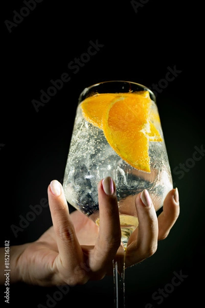 Obraz hand holding a glass 