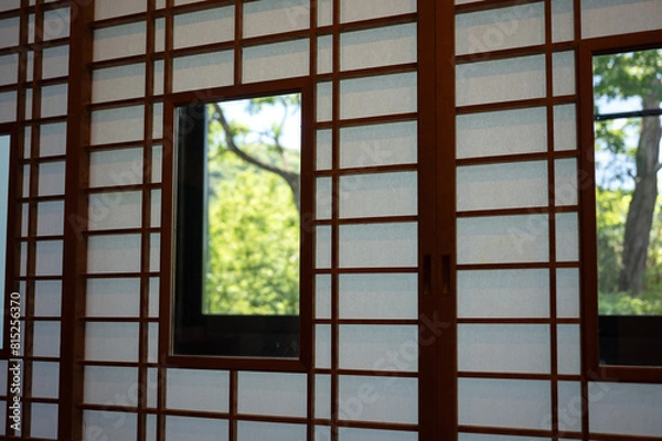 Fototapeta 和のイメージ　小窓付の障子戸