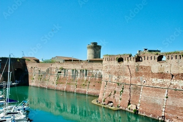 Obraz Fortezza dei Medici al porto di Livorno . A difesa delle attività commerciali dal mare