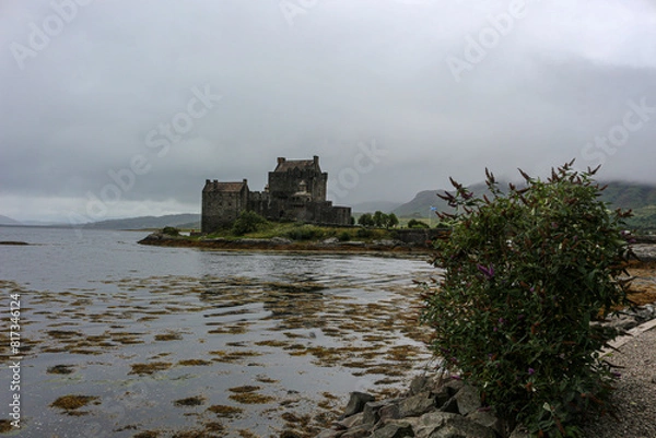 Fototapeta Eilean donan castle in the scottish highlands