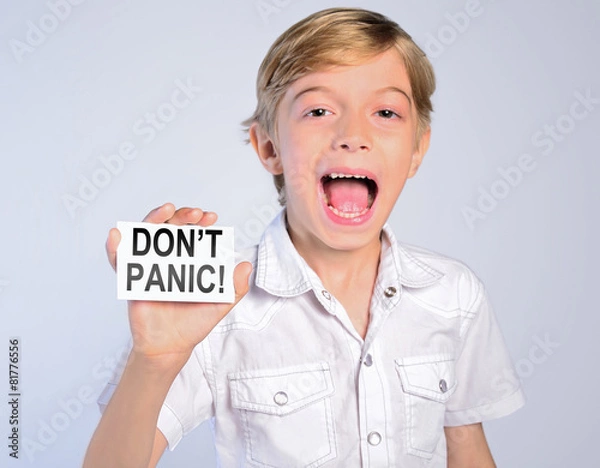 Obraz little boy say don't panic