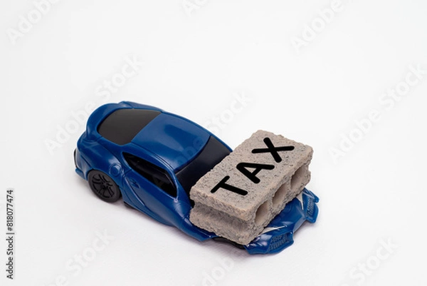 Fototapeta 高い税金に押しつぶされる自動車のイメージ