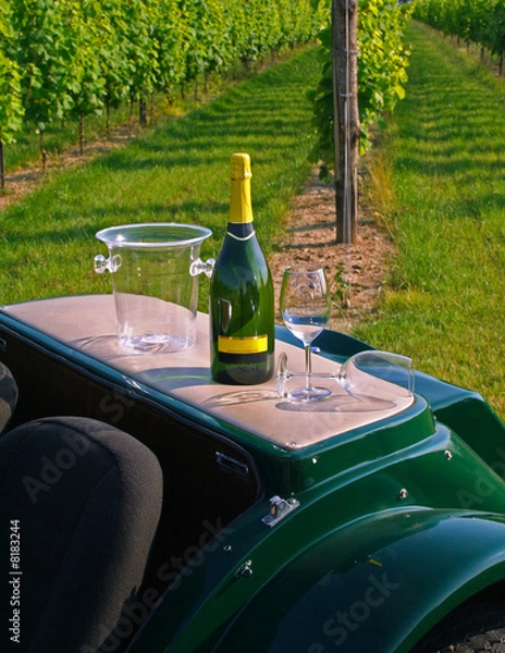 Obraz wino, kieliszki i samochód
