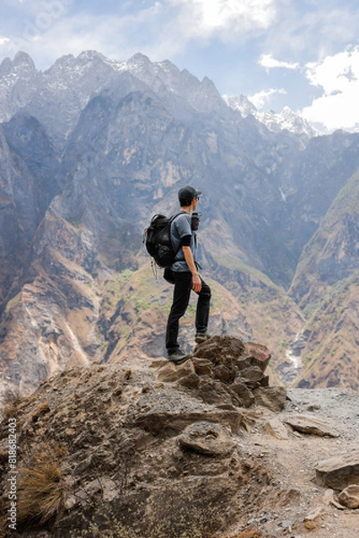 Obraz トレッキングする男性