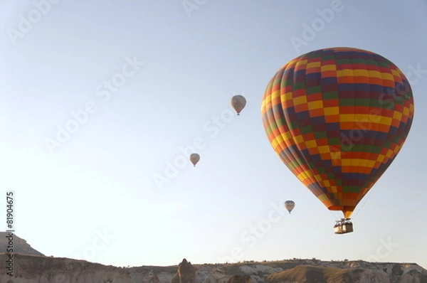 Obraz カッパドキアの上空で日の出を向かえる気球