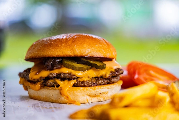 Obraz Smashed Burger mit Pommes Frites