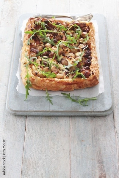 Obraz fetta and shallot puff pastry tarte