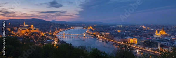 Obraz Panorama Budapesztu z Dunaju w nocy
