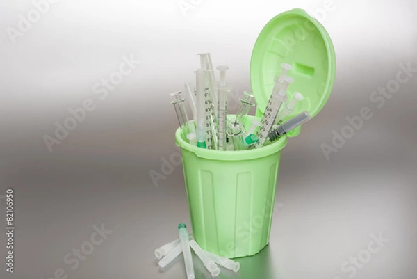 Obraz Green Garbage can with medical waste