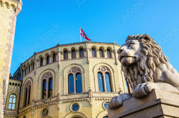 Obraz Na zewnątrz norweskiego parlamentu (Stortinget) Oslo, Norwegia