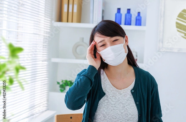 Fototapeta マスクをする女性