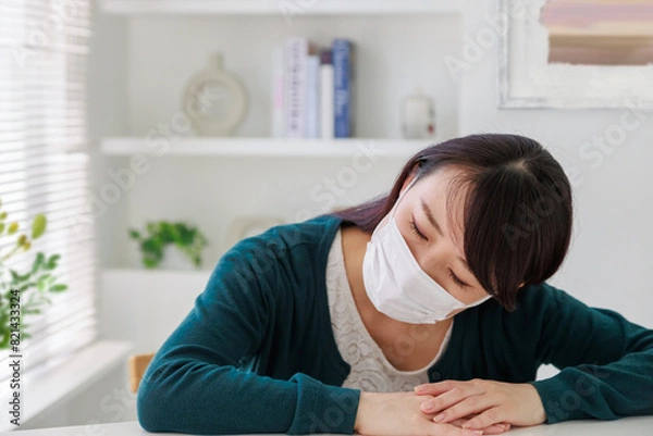 Fototapeta マスクをする女性