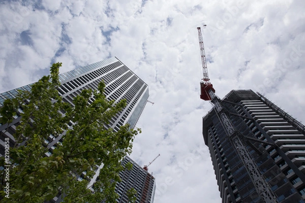 Fototapeta 建設中の高層ビルとマンション（東京ベイエリア）