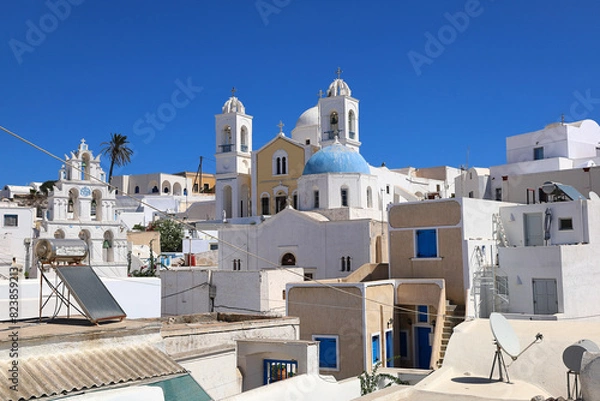 Fototapeta Megalochori, Greece: View of the beautiful village of Megalochori on the island of Santorini, Greece. 