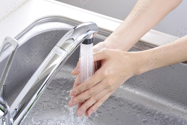 Fototapeta 石鹸で手を洗っている様子