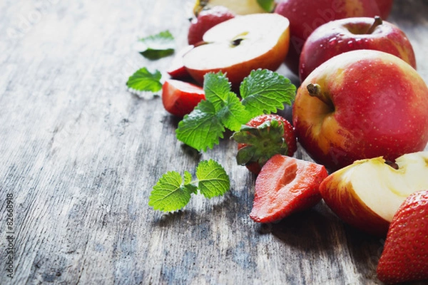 Obraz ripe apples and strawberries