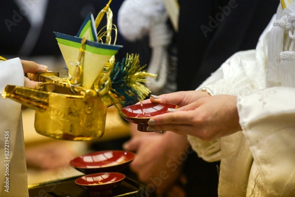 Fototapeta 神式でお神酒を受ける新婦