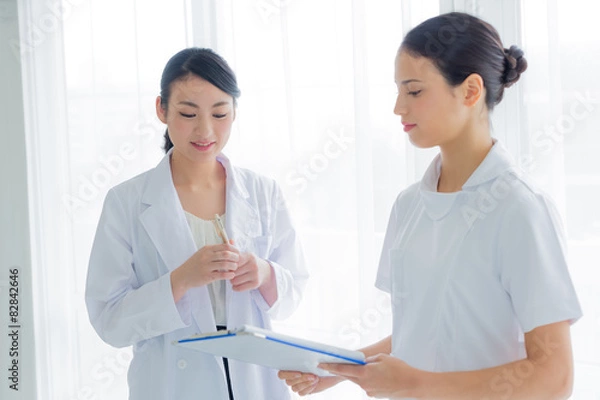 Fototapeta 女医と看護師