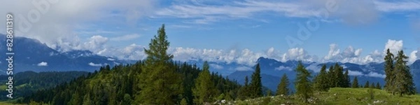 Obraz Großes Bergpanorama auf einer Alm in den Alpen 