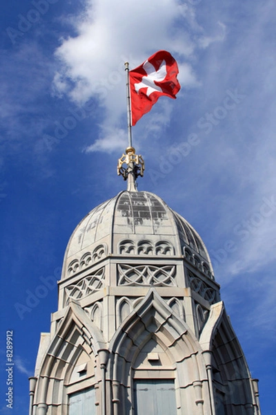 Fototapeta Gotikturm mit Schweizerfahne