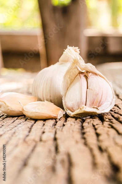 Obraz garlic on wooden board