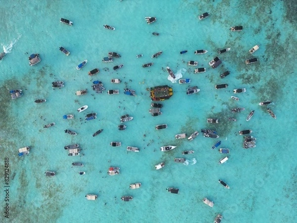 Fototapeta Heavily boat crowded marine area in San Andres Island. This spot is known as white water due to the tourquoise color of the water given from the sandy seabottom