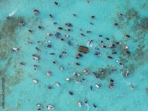 Fototapeta Heavily boat crowded marine area in San Andres Island. This spot is known as white water due to the tourquoise color of the water given from the sandy seabottom
