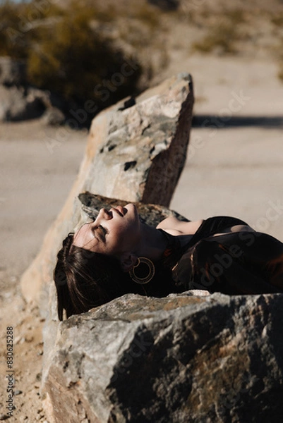 Obraz girl in a swimsuit in the desert, fashion beauty girl in the desert, A girl holds a buffalo skull