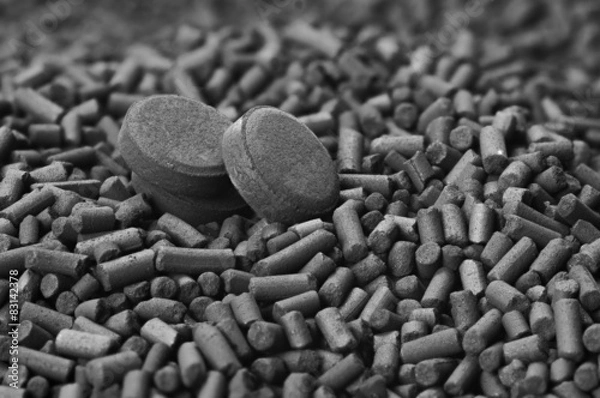 Obraz Activated carbon granules and tablets