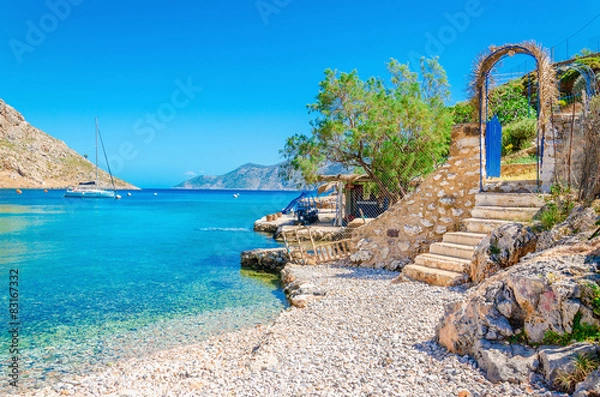 Obraz Schody z piaszczystej plaży na greckiej wyspie Kalymnos