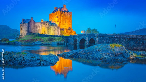 Fototapeta Scotland Eilean Donan Castle in a flood of blue color after sunset