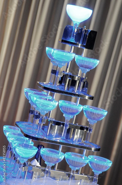 Fototapeta 演出,とてもエレガントでロマンチックなシャンパンタワー