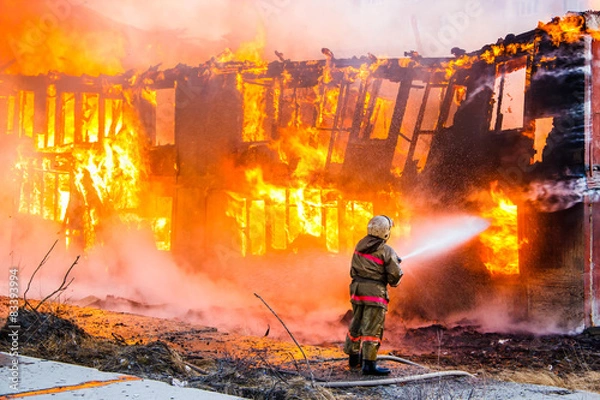 Obraz Strażak gasi pożar